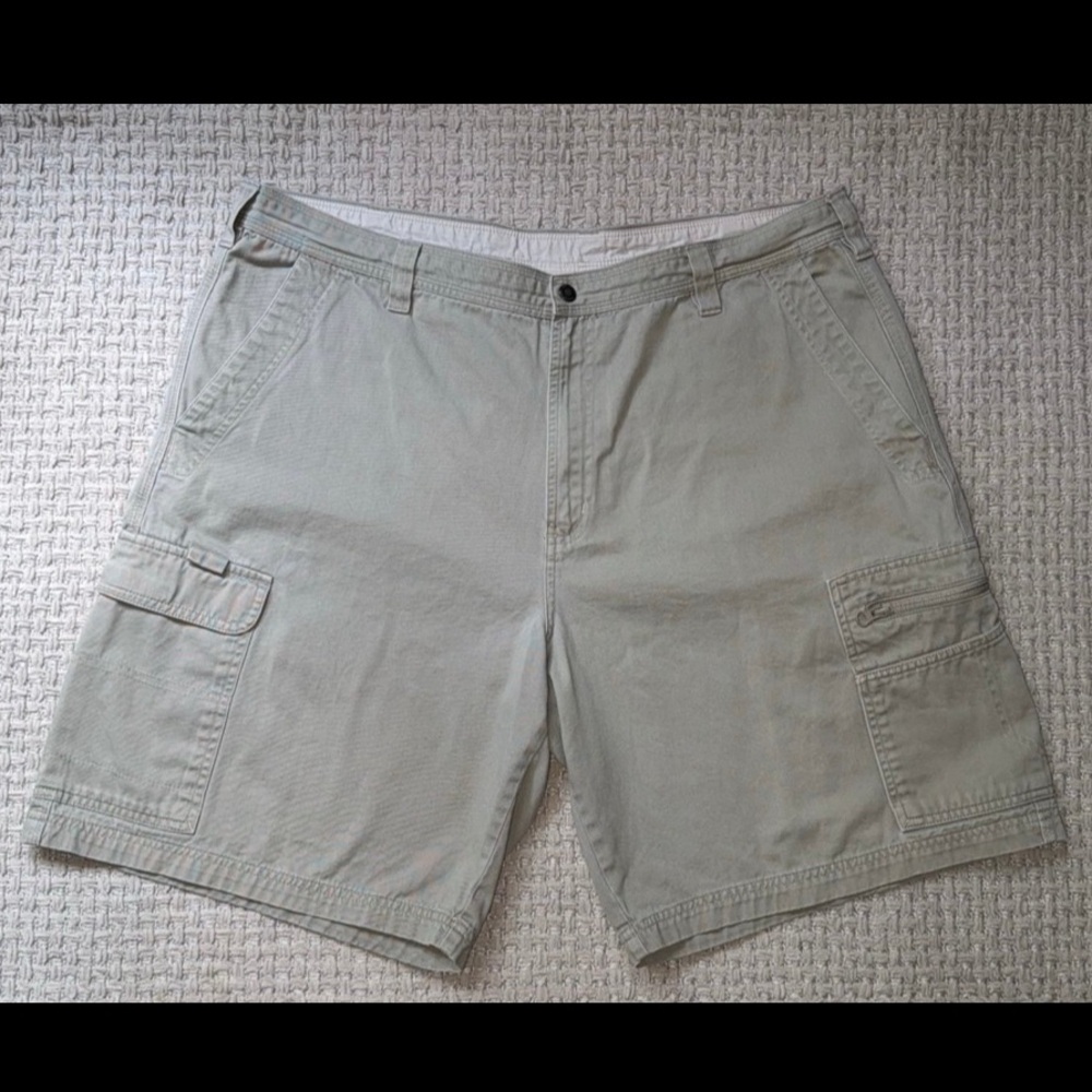 Columbia Men's Khaki Cargo Shorts with Pockets size 42 work fall